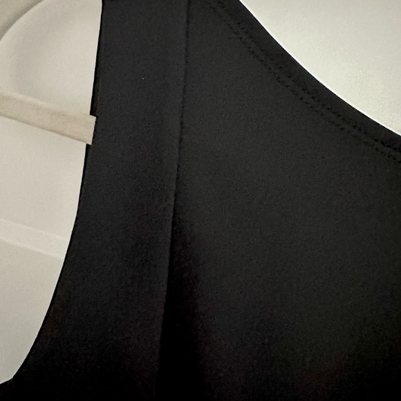 Elegant Black Sleeveless Dress - Picture 7 of 13